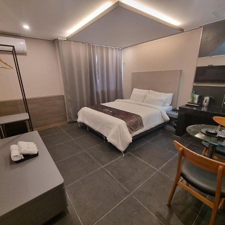 Yeoubi Hotel Jinju Extérieur photo