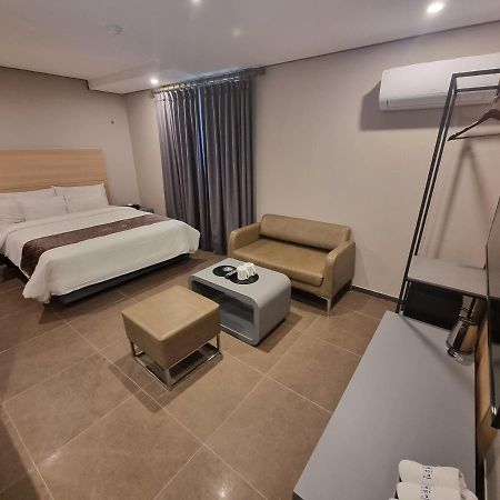 Yeoubi Hotel Jinju Extérieur photo