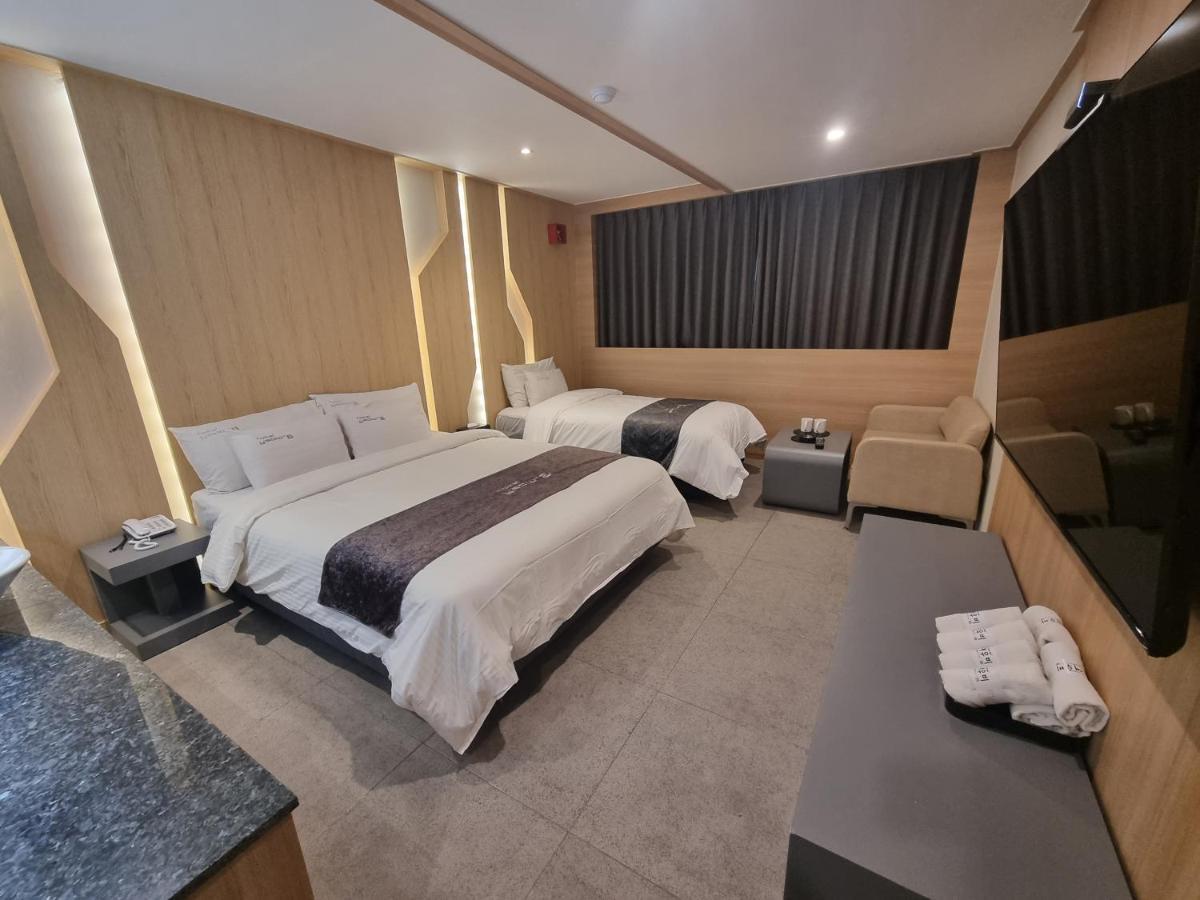 Yeoubi Hotel Jinju Extérieur photo