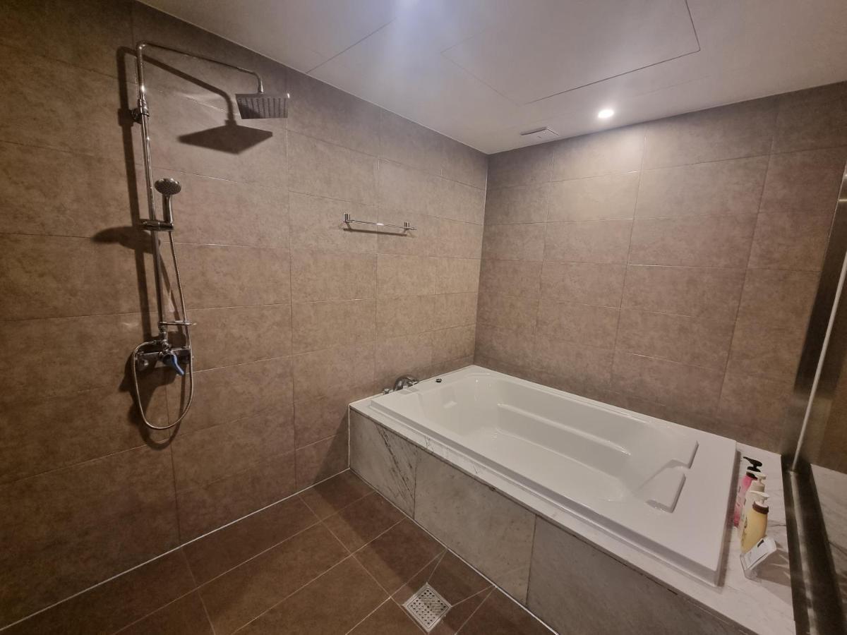 Yeoubi Hotel Jinju Extérieur photo