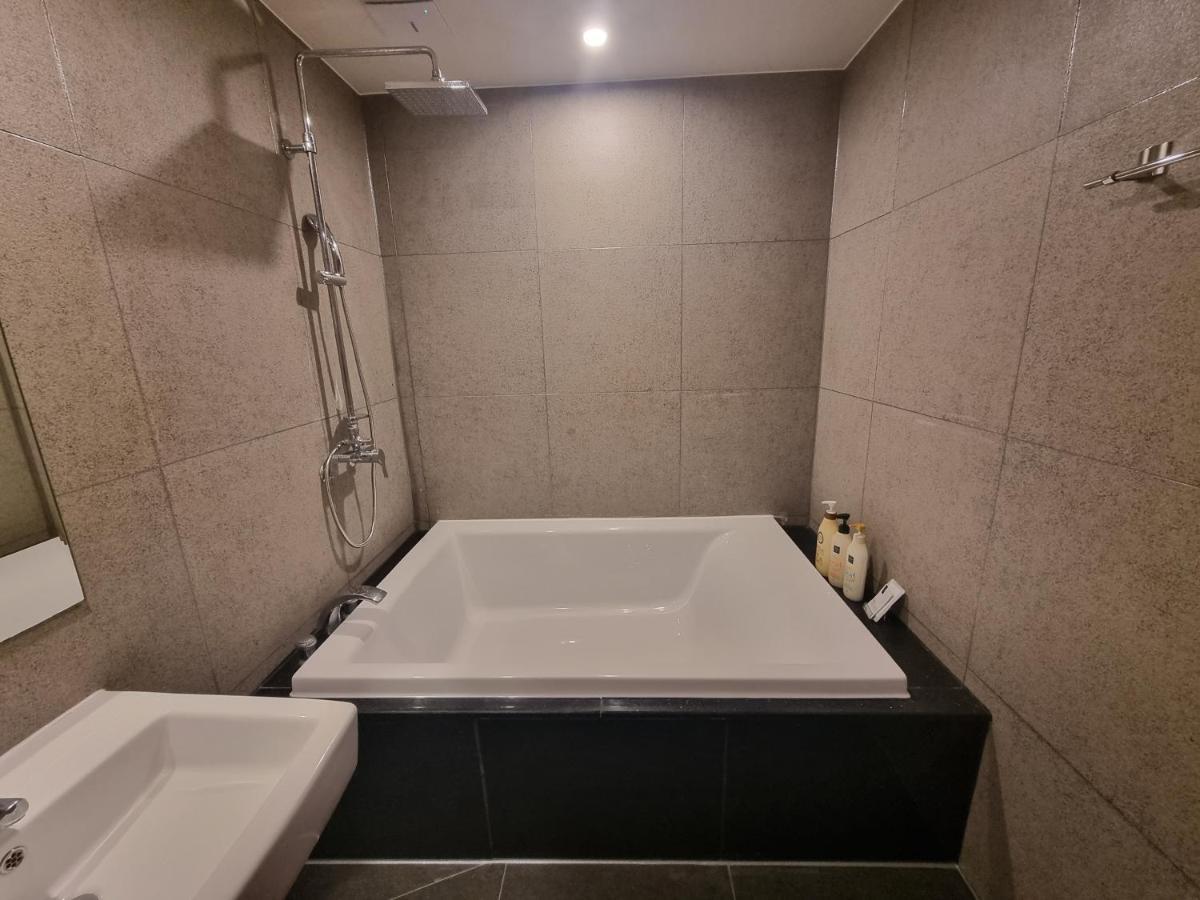Yeoubi Hotel Jinju Extérieur photo