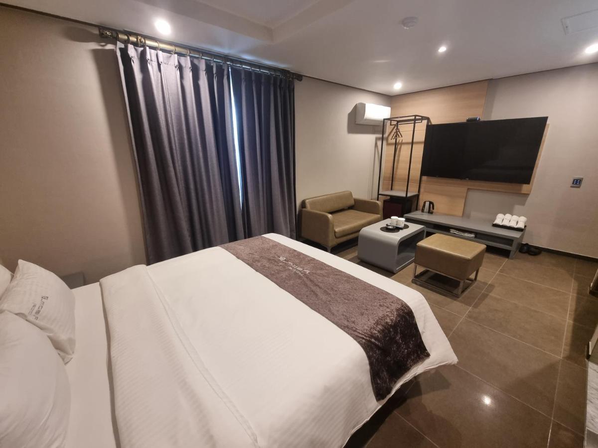 Yeoubi Hotel Jinju Extérieur photo
