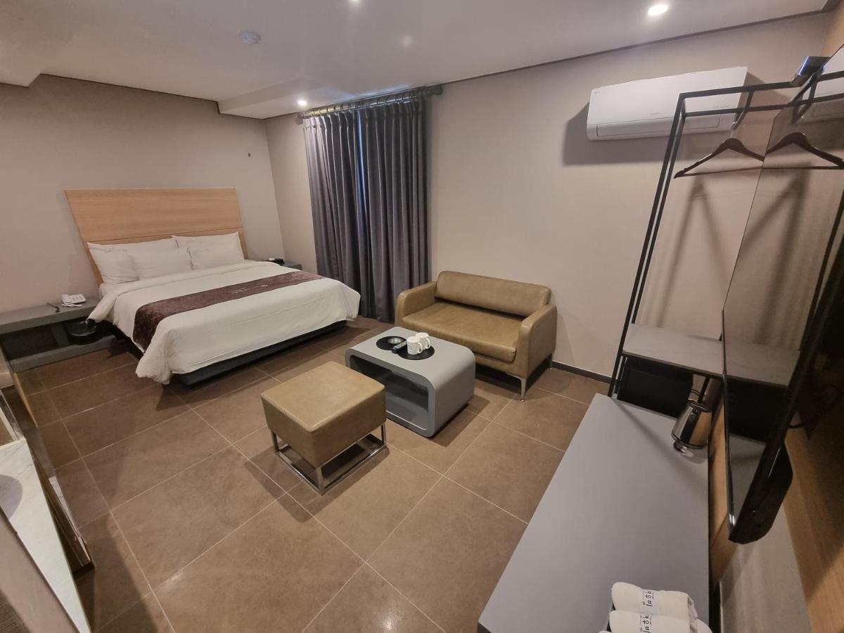 Yeoubi Hotel Jinju Extérieur photo