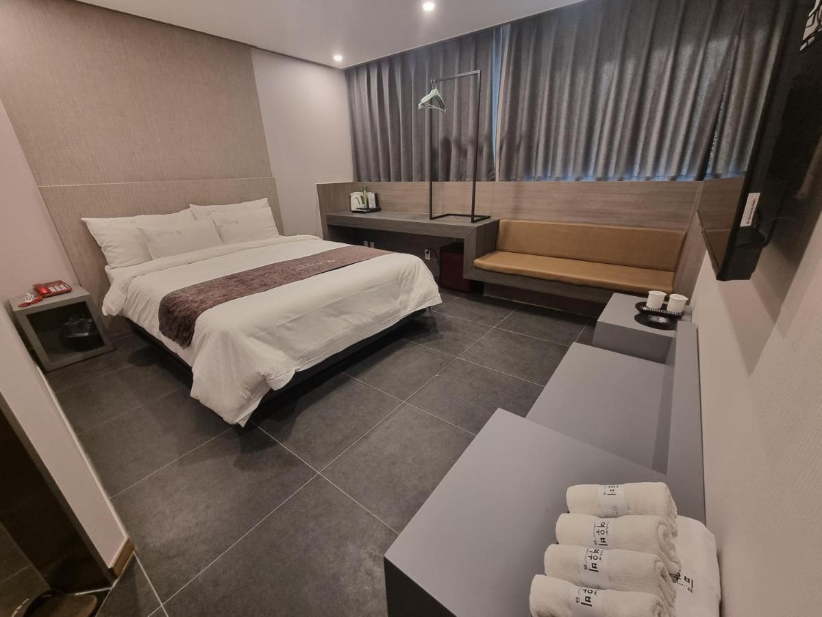 Yeoubi Hotel Jinju Extérieur photo